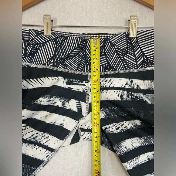 Lululemon Athletica Wunder Under Crop II Full-On Luon  Medium Rise Sz 6 - Picture 10 of 12